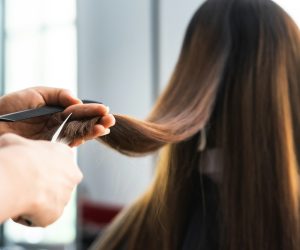WOMAN HAIRCUT